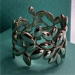 Tiffany & Co Olive Leaf ring wide band size 6
